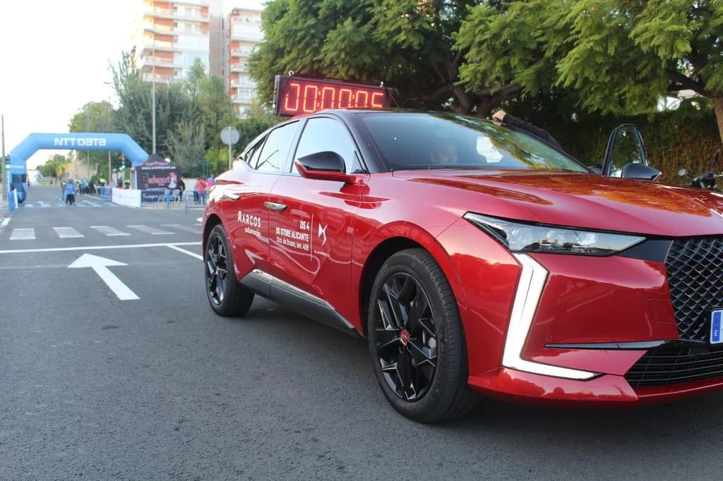coche-oficial-velando-armas